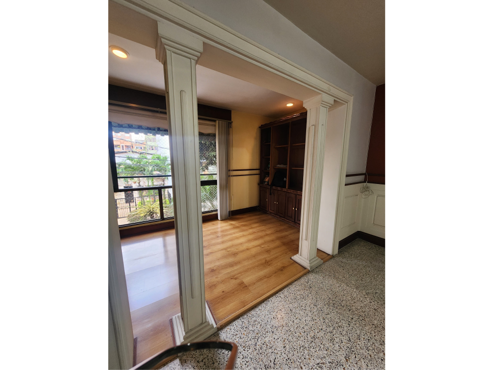 Se VENDE APTO en LAURELES MEDELLÍN, sector LA CASTELLANA — foto 3