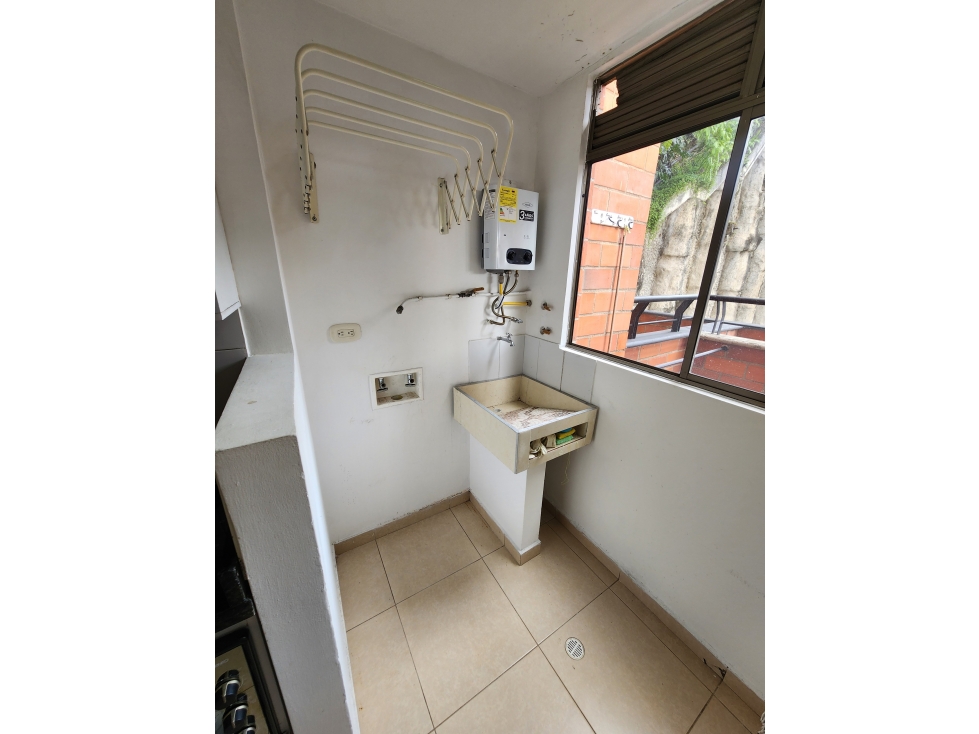 Se VENDE APARTAMENTO en EL POBLADO, MEDELLÍN Sector LOMA DEL INDIO. — foto 5