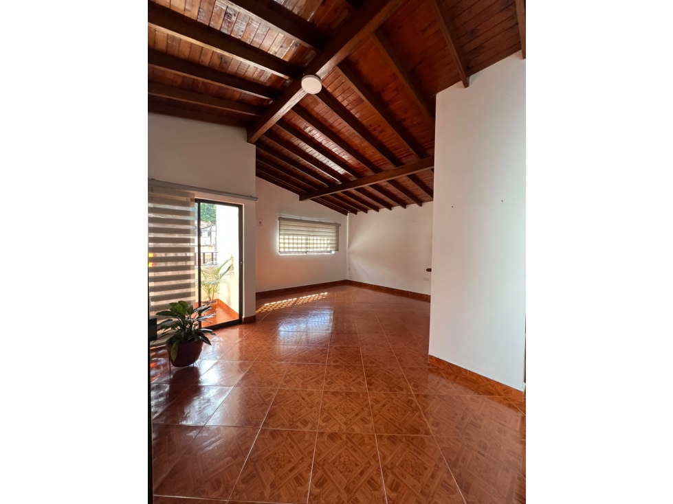 SE VENDE APARTAMENTO EN SANTA LUCIA MEDELLIN, sector ALCAZARES — foto 2