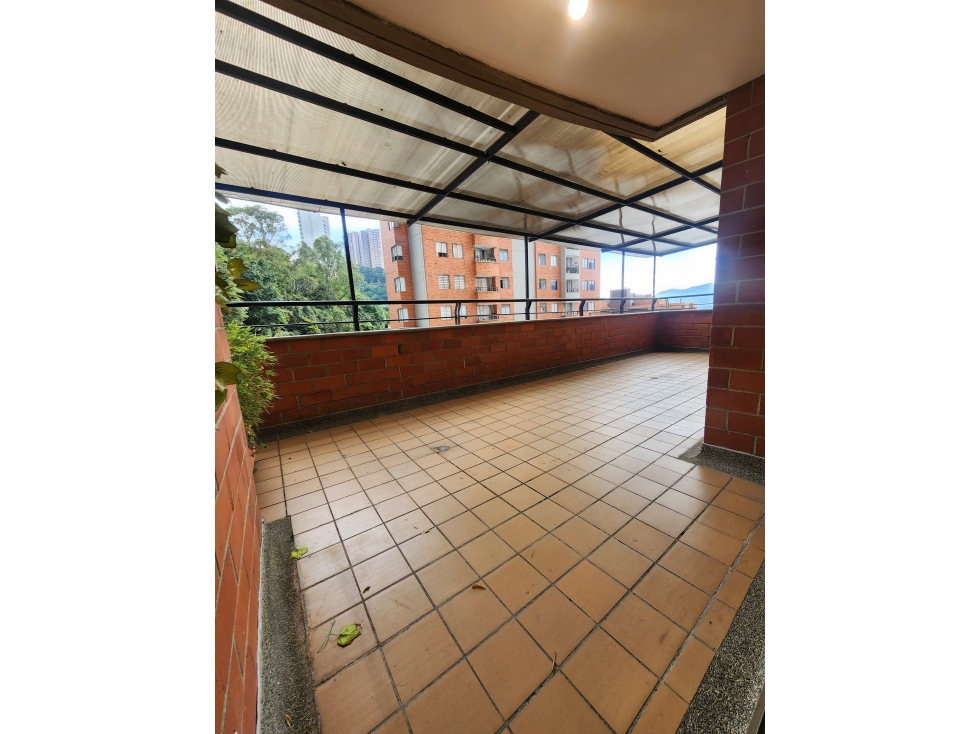 Se VENDE APARTAMENTO en EL POBLADO, MEDELLÍN Sector LOMA DEL INDIO.