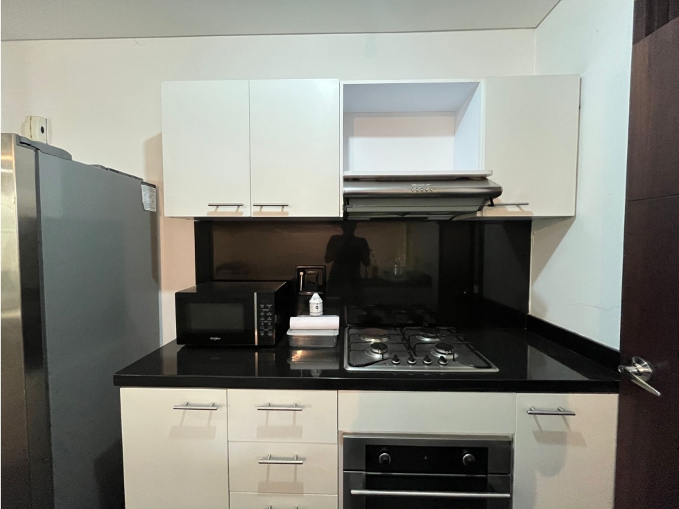 Se VENDE APARTAESTUDIO en EL POBLADO, MEDELLÍN Sector EL TESORO. — foto 3