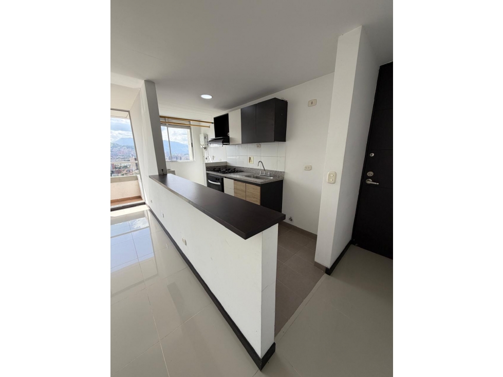 Se ARRIENDA APARTAMENTO EN ENVIGADO, Sector EL TRIANON.