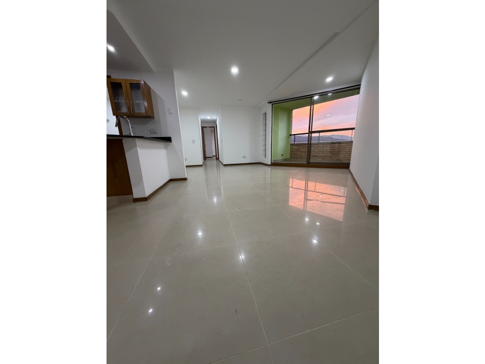SE VENDE APARTAMENTO EN SABANETA, sector AVES MARIA - 5