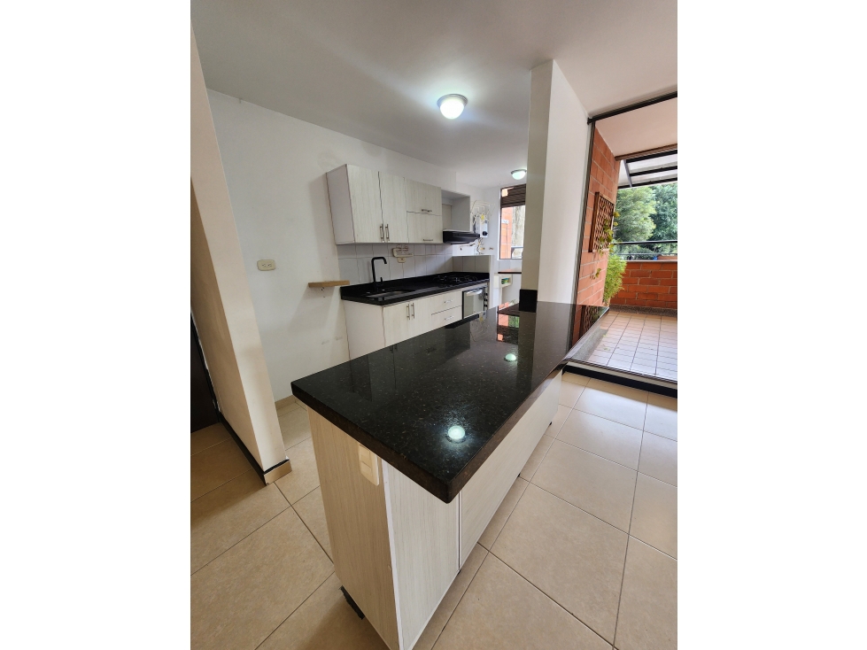 Se VENDE APARTAMENTO en EL POBLADO, MEDELLÍN Sector LOMA DEL INDIO. — foto 3