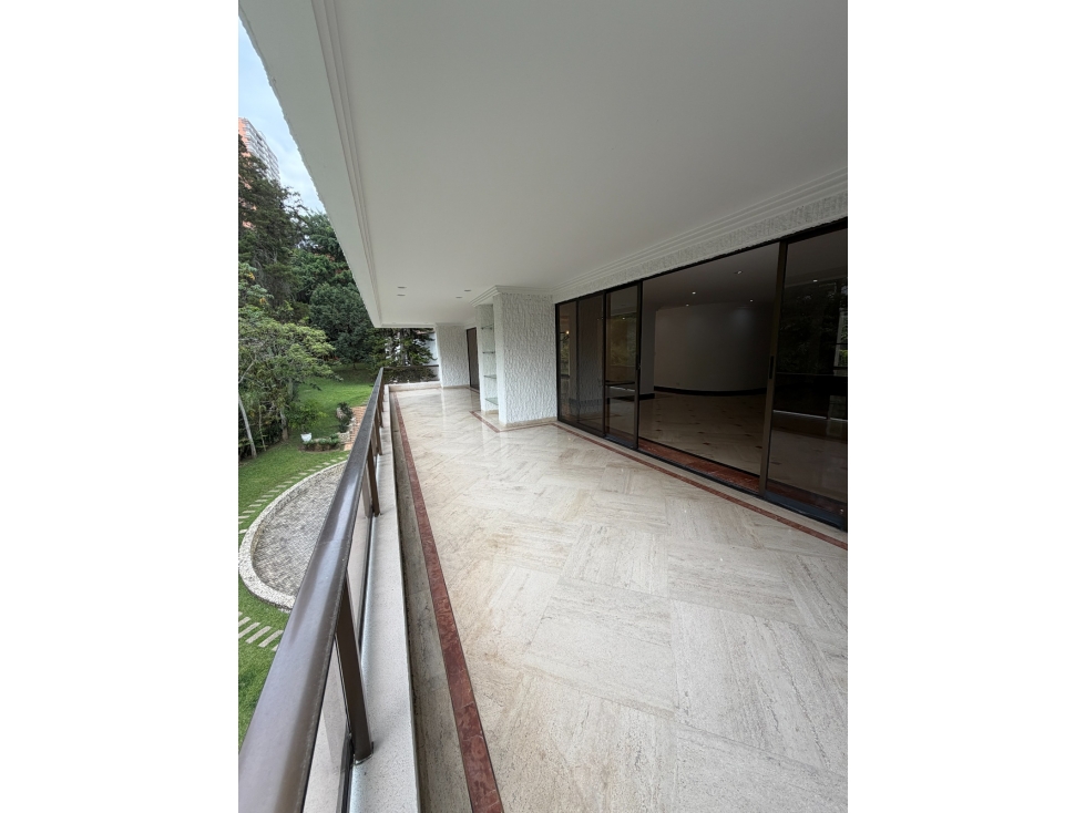SE ARRIENDA APARTAMENTO EN EL POBLADO MEDELLIN, sector EL CAMPESTRE. — foto 2