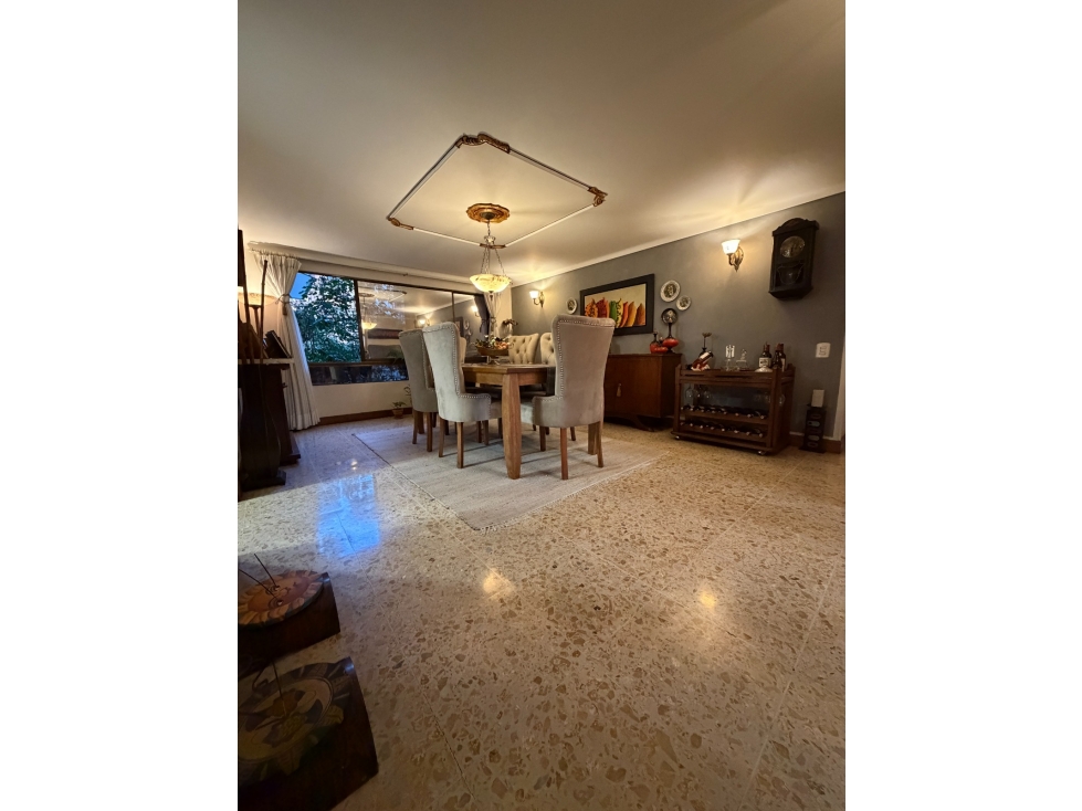 SE VENDE EXCLUSIVO APARTAMENTO EN EL POBLADO, sector CASTROPOL. — foto 5