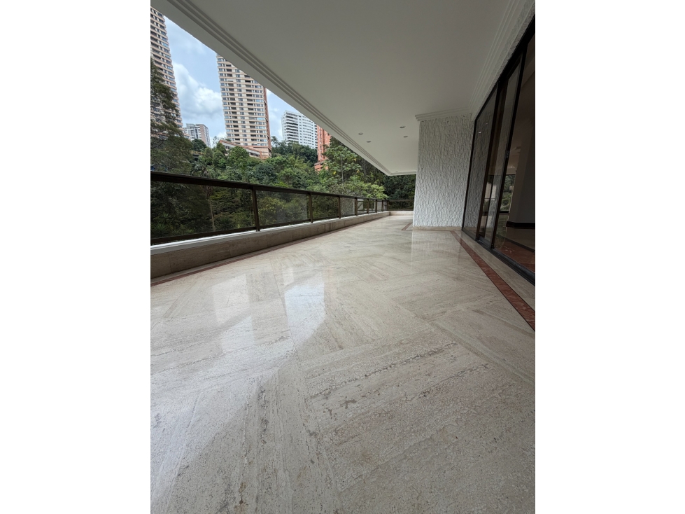 SE ARRIENDA APARTAMENTO EN EL POBLADO MEDELLIN, sector EL CAMPESTRE.