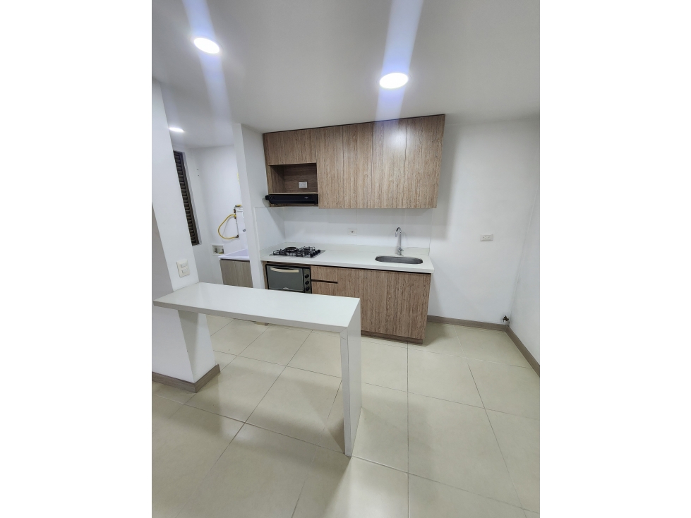 Se VENDE/ARRIENDA APTO en SABANETA, Sector ALTO DE LAS FLORES. — foto 2