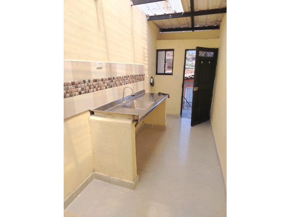 SE VENDE EDIFICIO EN BELLO, sector PARÍS. - 1