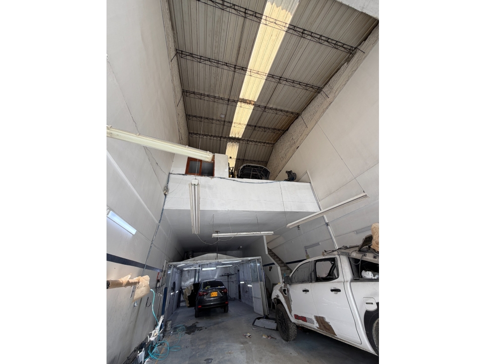 SE VENDE BODEGA EN MEDELLIN, sector PALACÉ — foto 2