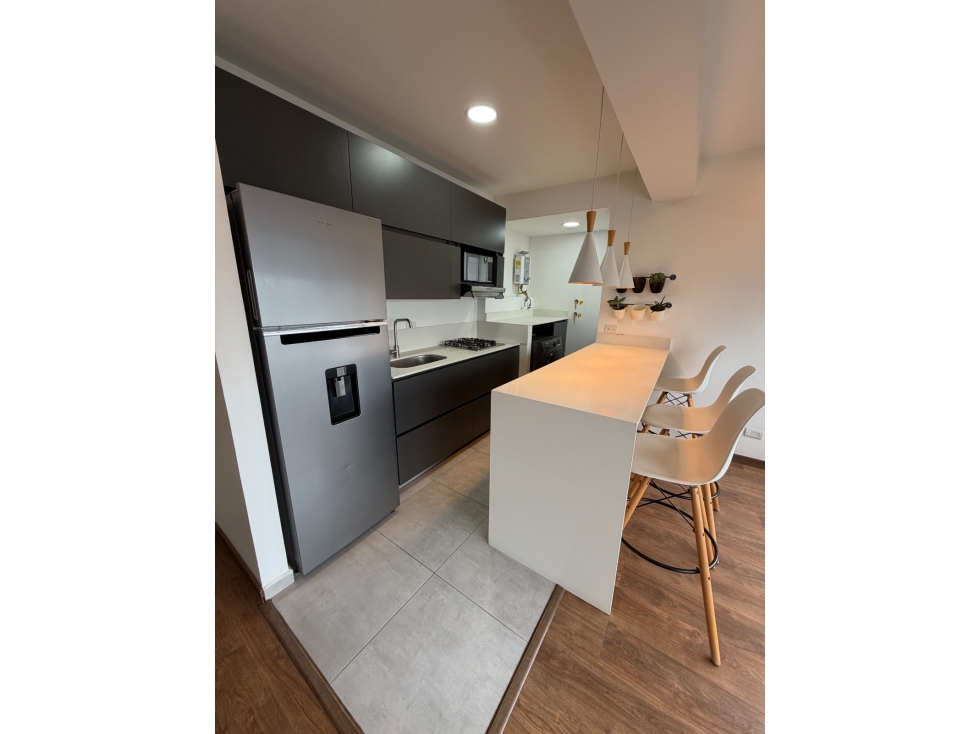 SE ARRIENDA APARTAMENTO EN SABANETA, sector LAS LOMITAS — foto 3