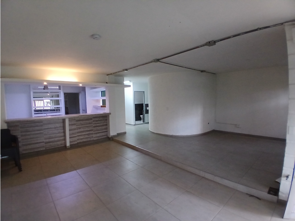 Se ARRIENDA CASA COMERCIAL en LAURELES MEDELLÍN, sector LA CASTELLANA — foto 3