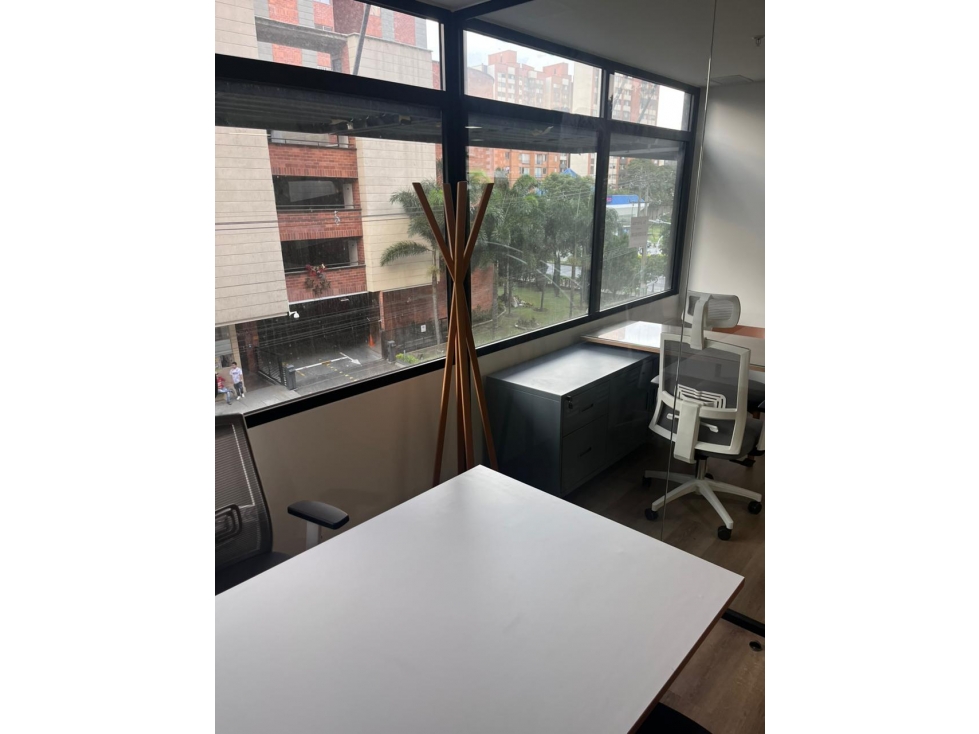 SE ARRIENDA OFICINA EN LOS COLORES MEDELLIN, sector CUARTA BRIGADA — foto 3