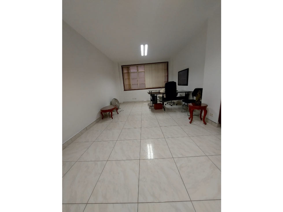 SE VENDE - ARRIENDA OFICINA EN MEDELLIN CENTRO, CARABOBO CON COLOMBIA