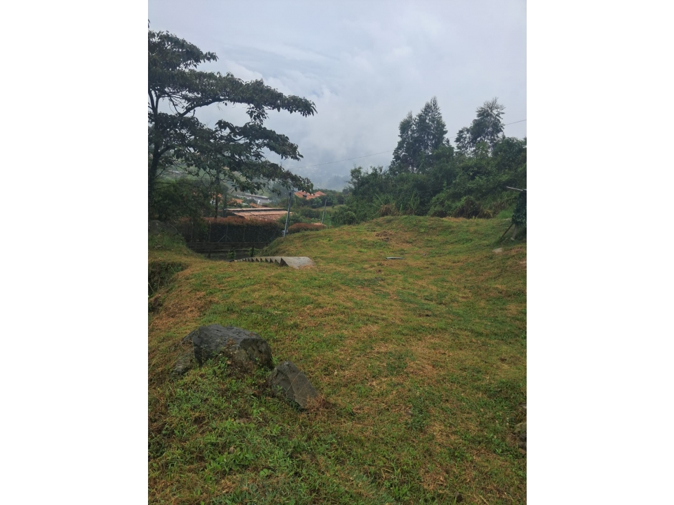 SE VENDE LOTE CON CASA EN SAN CRISTOBAL sector, VEREDA EL YARUMO