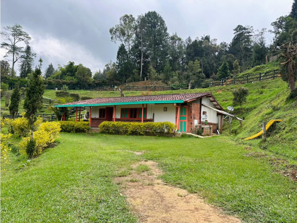 Se VENDE CASA CAMPESTRE en GUARNE, ANTIOQUIA Vereda LOS MOLINOS.