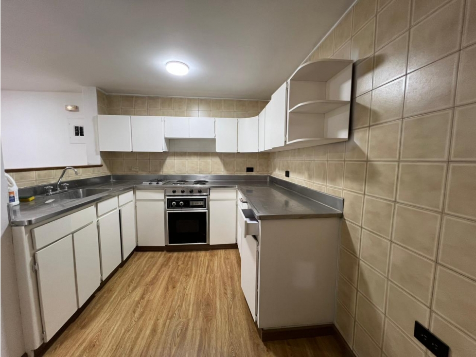 Se VENDE CASA en EL POBLADO, MEDELLÍN Sector VIZCAYA.