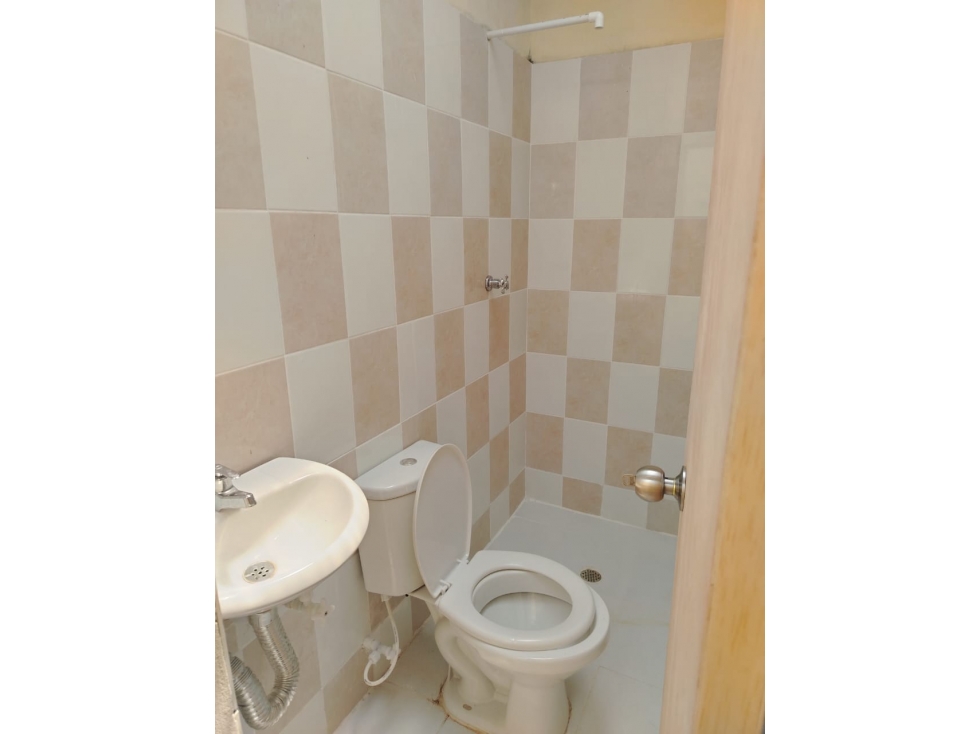 SE VENDE EDIFICIO EN BELLO, sector PARÍS. - 6