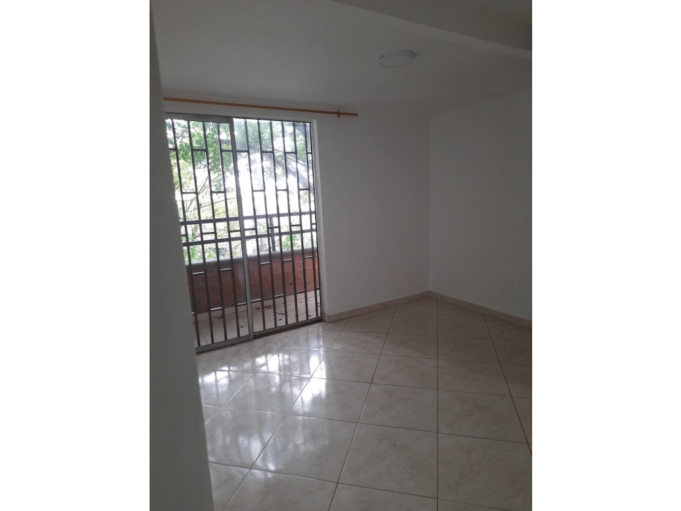 SE VENDE APARTAMENTO EN SAN ANTONIO DE PRADO, sector ROSALEDA. — foto 2