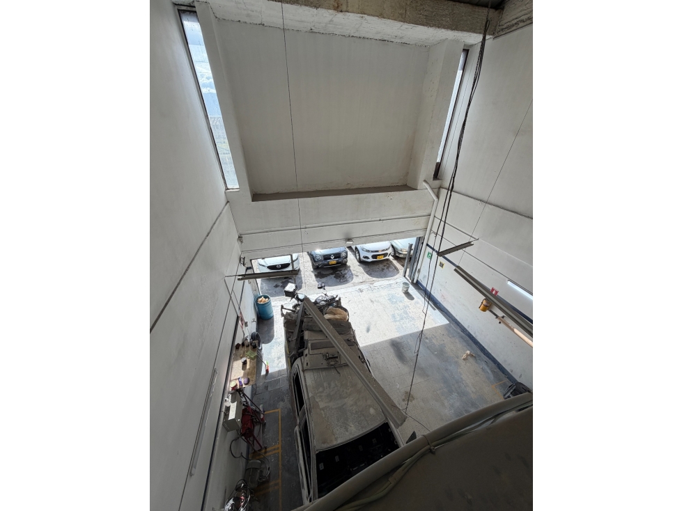 SE VENDE BODEGA EN MEDELLIN, sector PALACÉ — foto 4