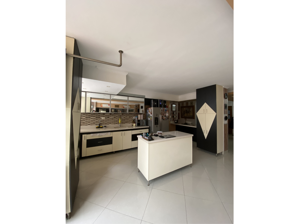 Se VENDE APARTAMENTO en EL POBLADO, Sector SANTA MARIA DE LOS ANGELES.