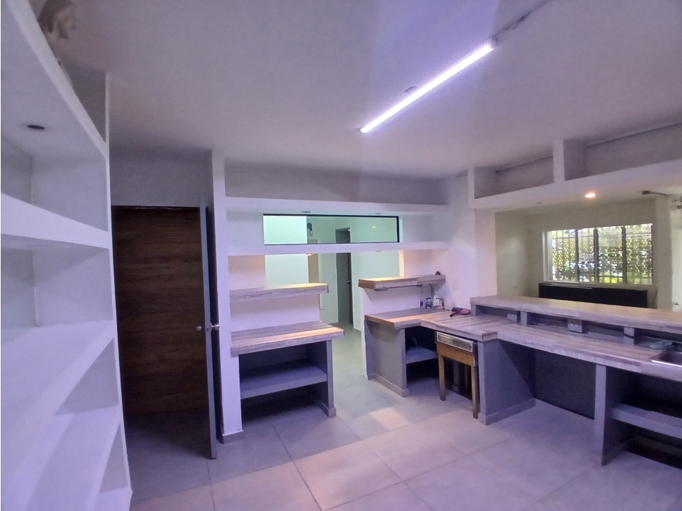 Se ARRIENDA CASA COMERCIAL en LAURELES MEDELLÍN, sector LA CASTELLANA — foto 5