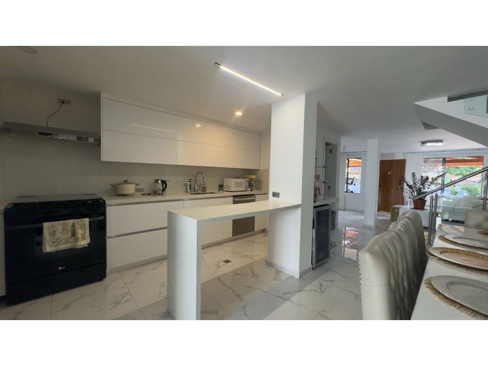 SE VENDE CASA EN ENVIGADO, sector SAN JOSE