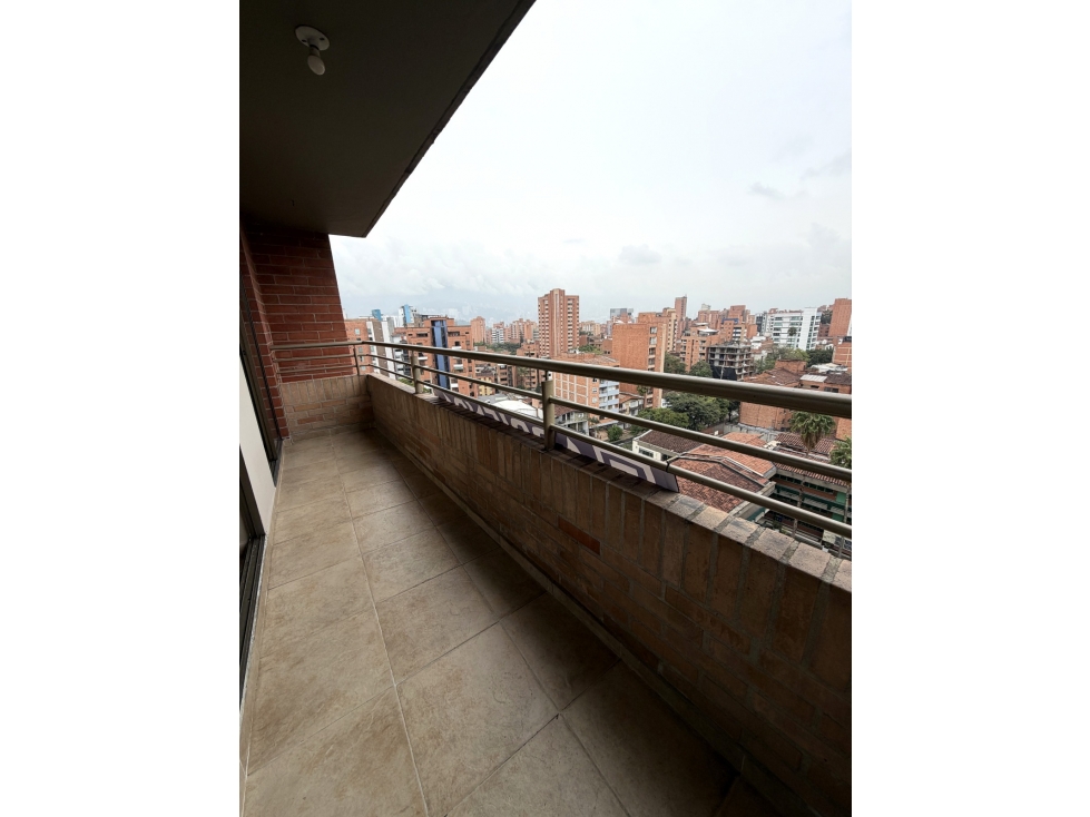 SE ARRIENDA APARTAMENTO en LAURELES MEDELLIN, sector VIVA LAURELES.