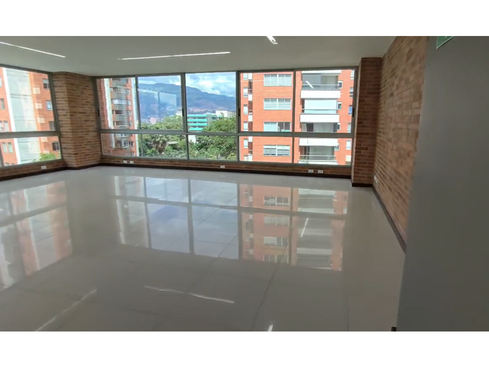 Se ARRIENDA OFICINA en EL POBLADO, MEDELLÍN Sector SAN JULIAN. — foto 3