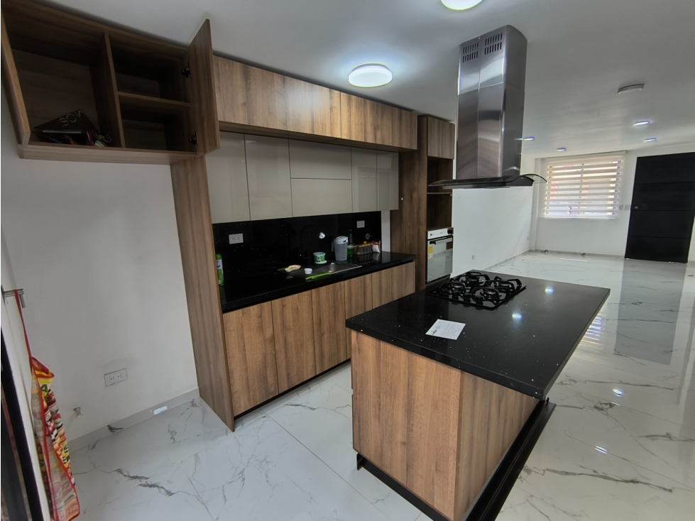 SE VENDE CASA EN EL CARMEN DE VIBORAL, ANTIOQUIA, PARQUE PPAL. — foto 2