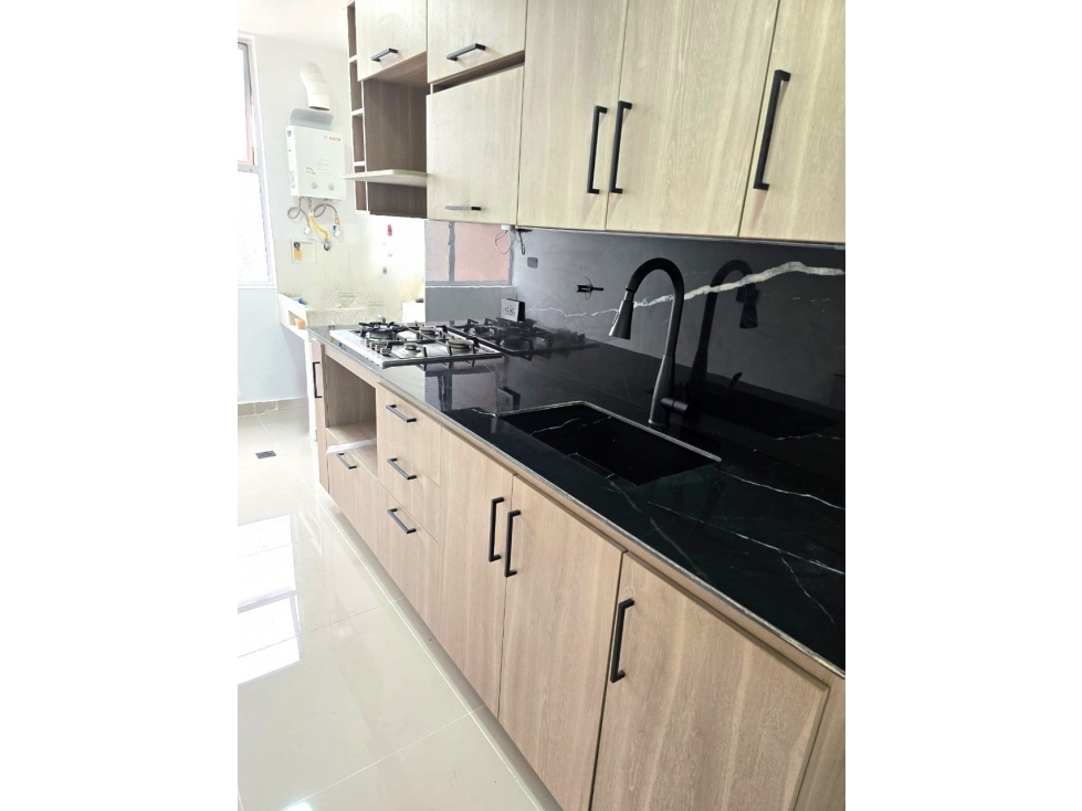 Se VENDE APARTAMENTO en EL POBLADO, MEDELLÍN Sector LOMA DEL INDIO. — foto 2