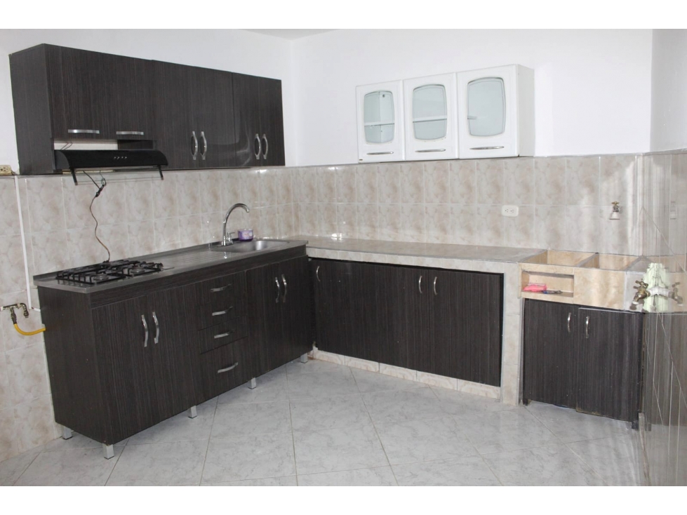 Se VENDE CASA en MANRIQUE, MEDELLÍN Sector CENTRAL.