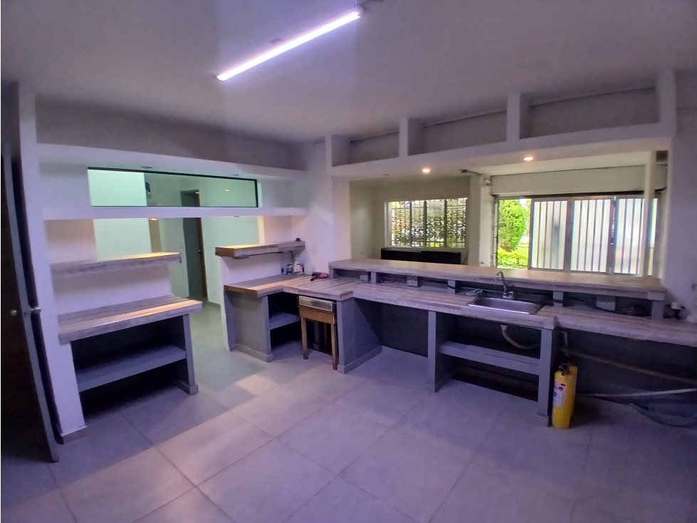 Se ARRIENDA CASA COMERCIAL en LAURELES MEDELLÍN, sector LA CASTELLANA — foto 6