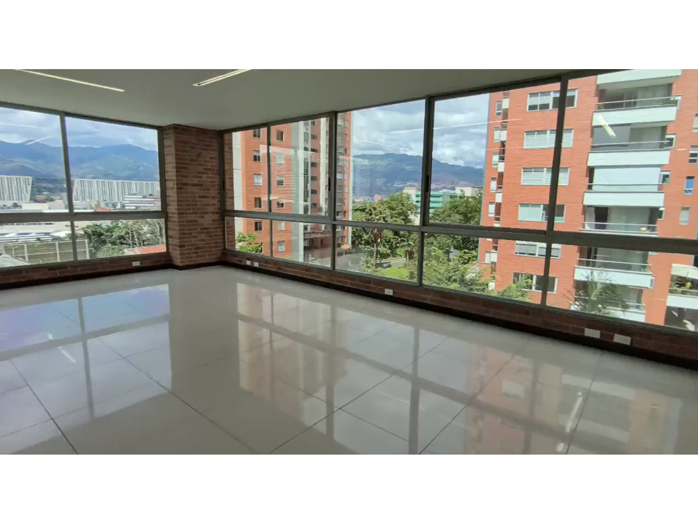 Se ARRIENDA OFICINA en EL POBLADO, MEDELLÍN Sector SAN JULIAN.