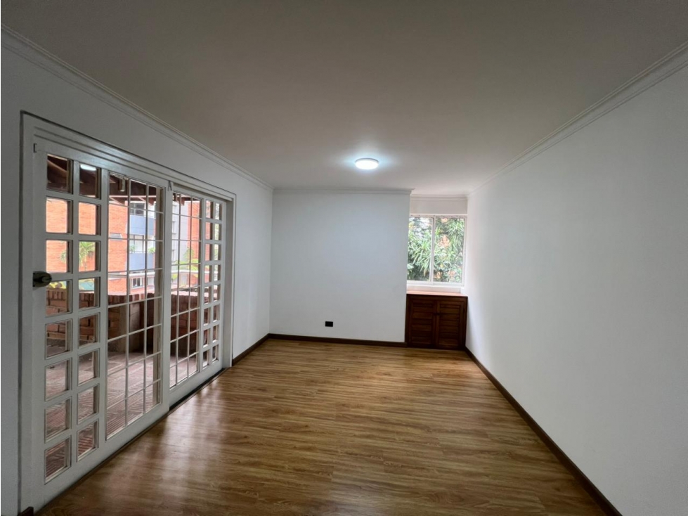 Se VENDE CASA en EL POBLADO, MEDELLÍN Sector VIZCAYA. — foto 3