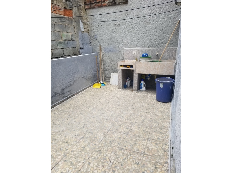 VENTA CASA EN SAN JAVIER MEDELLIN, sector EDUARDO SANTOS — foto 6