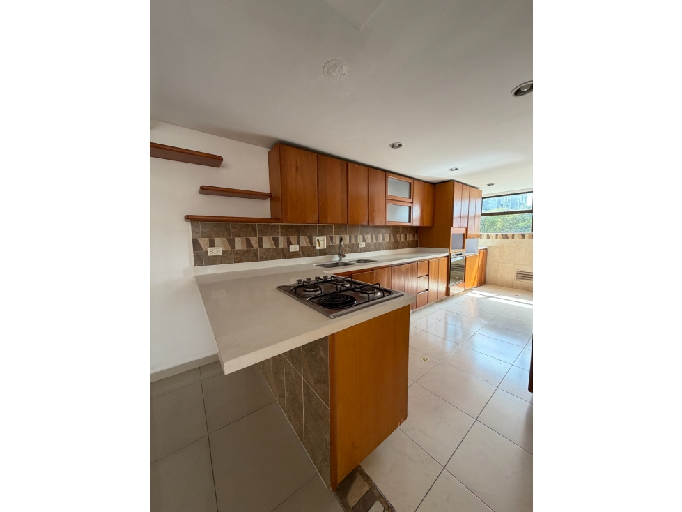 SE VENDE ARRIENDA APARTAMENTO EN EL POBLADO, sector LOS BALSOS