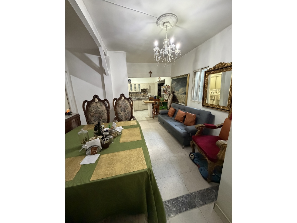 Se VENDE APARTAMENTO en Laureles, Sector AV. NUTIBARA. ¡REMODELAR!
