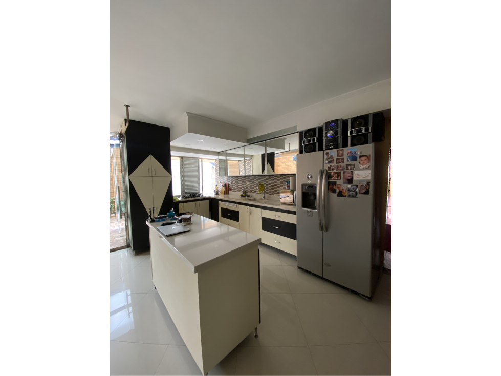 Se VENDE APARTAMENTO en EL POBLADO, Sector SANTA MARIA DE LOS ANGELES. — foto 2