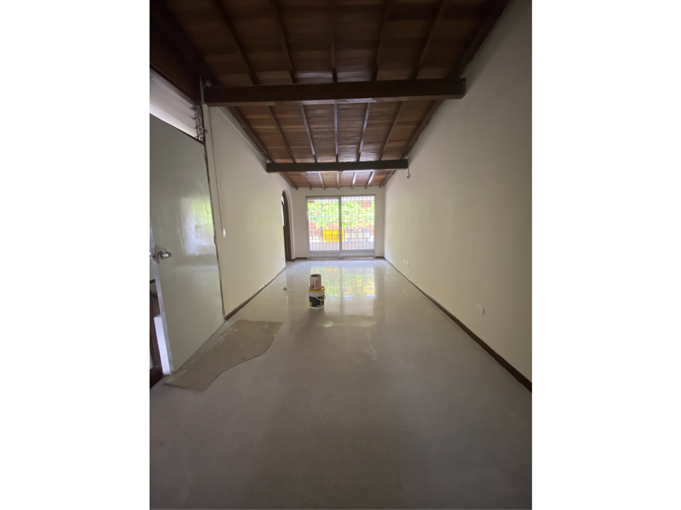 Se ARRIENDA OFICINA en SURAMERICANA, MEDELLÍN Sector ÉXITO COLOMBIA.