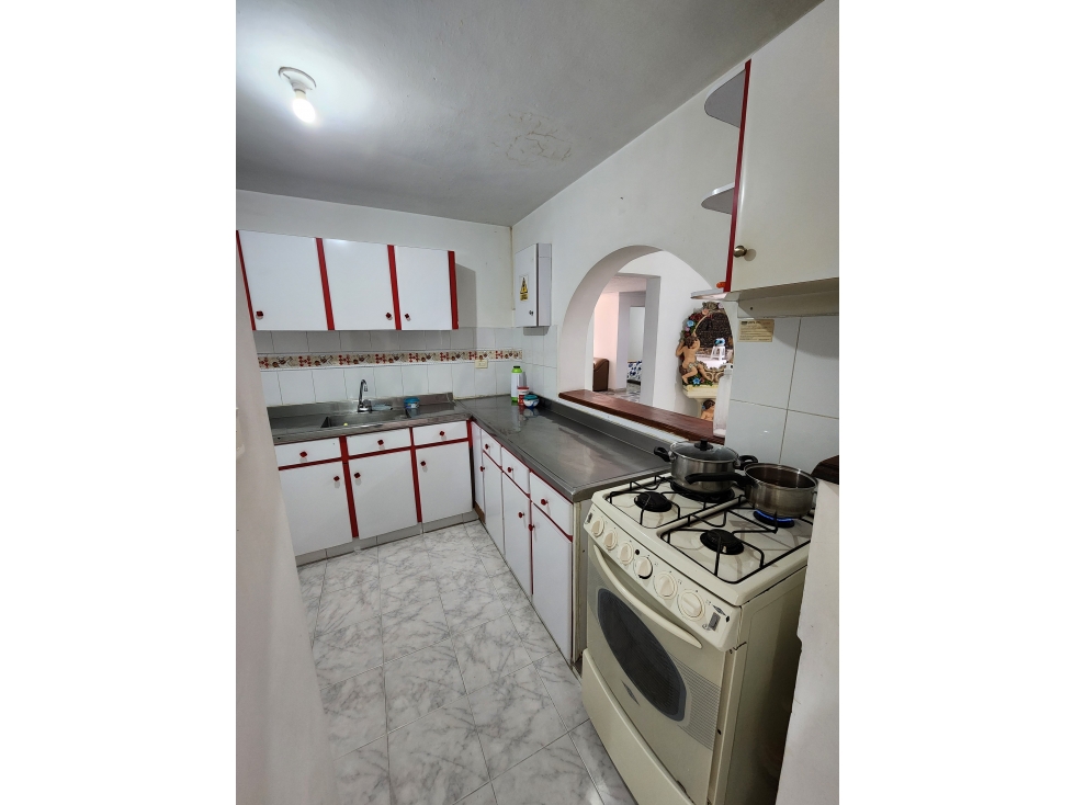 Se VENDE CASALOTE en LAURELES MEDELLÍN, Sector NOGAL.