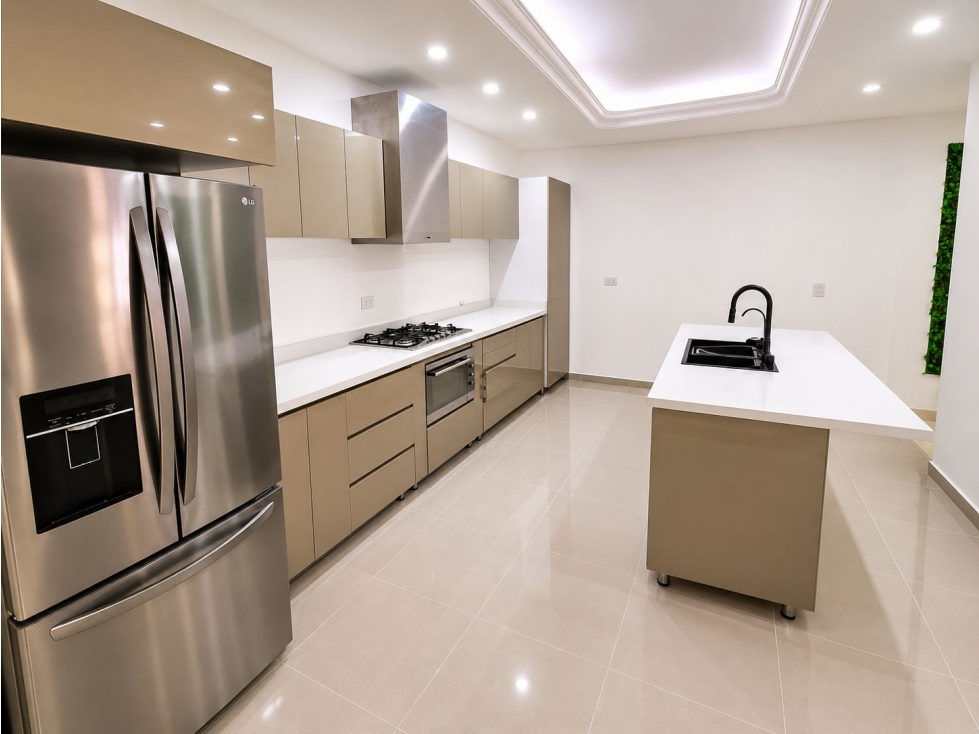 SE VENDE ARRIENDA CASA en EL POBLADO MEDELLIN, sector EL TESORO. — foto 2
