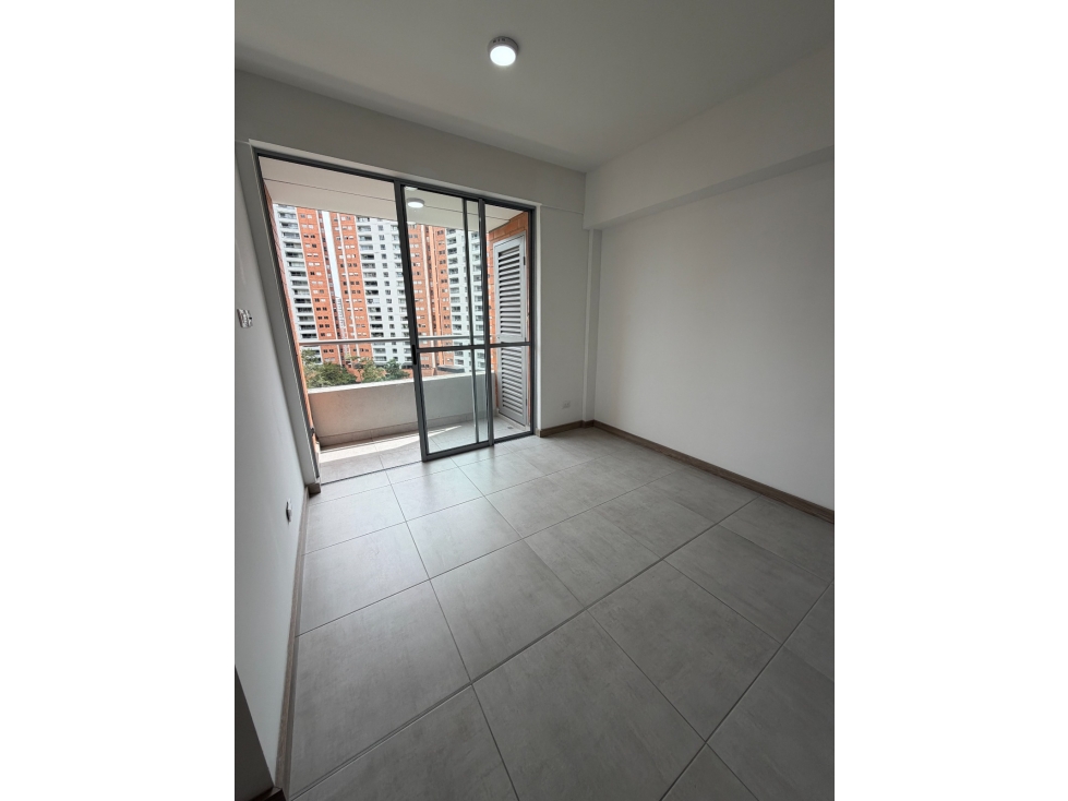 SE ARRIENDA APARTAMENTO EN SABANETA, SECTOR SAN REMO. — foto 2