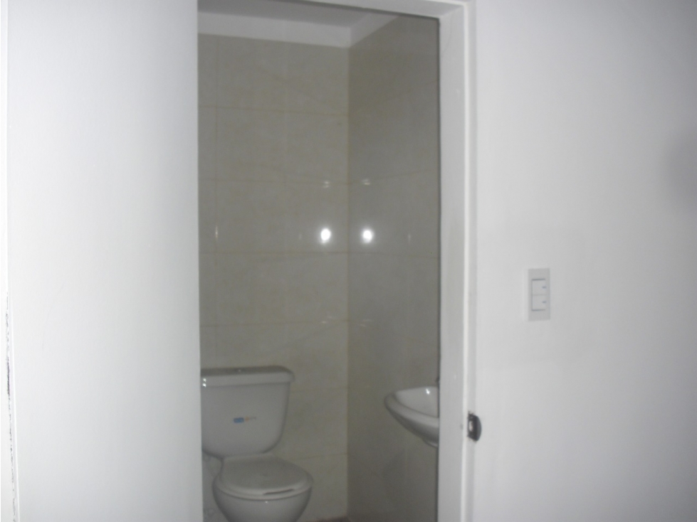 Se Arrienda o se Vende OFICINA EDIFICIO GARABANDAL BARRIO AURORA - 4