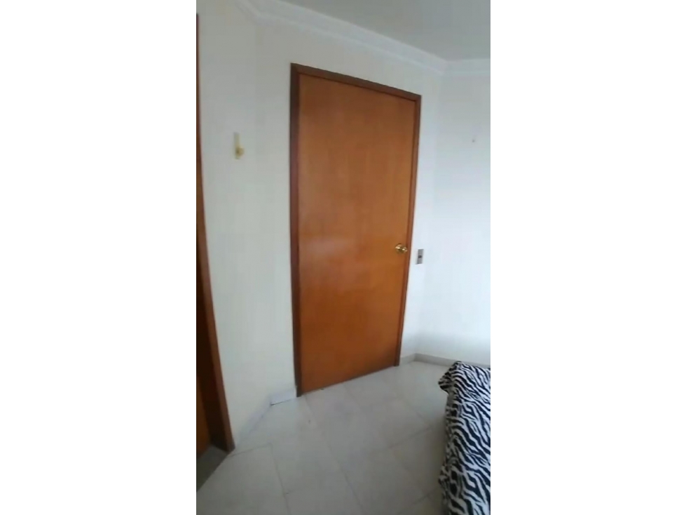 SE ARRIENDA APARTAESTUDIO - PASEO EL COMERCIO - 6