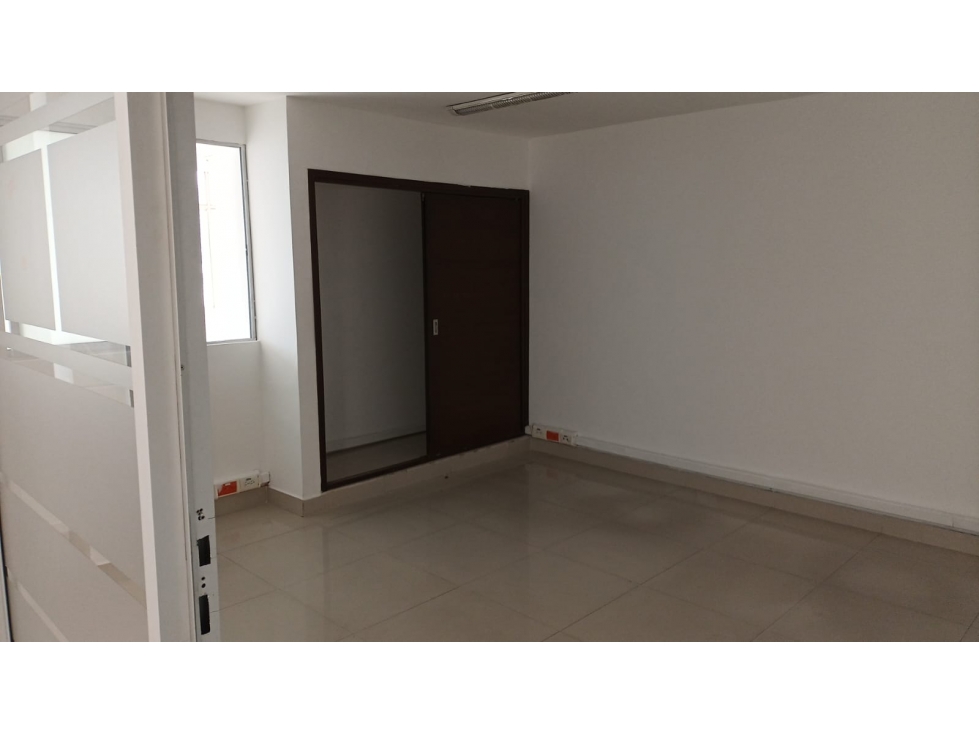 SE ARRIENDA OFICINA - 5