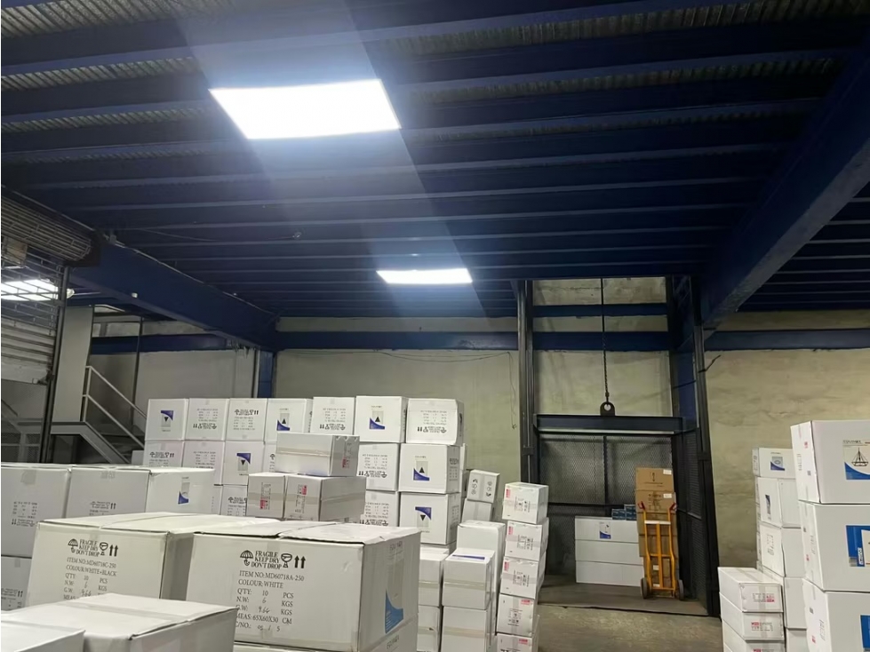 Venta de bodega en France Field,Colón 1700m2.Cod-J334 - 2