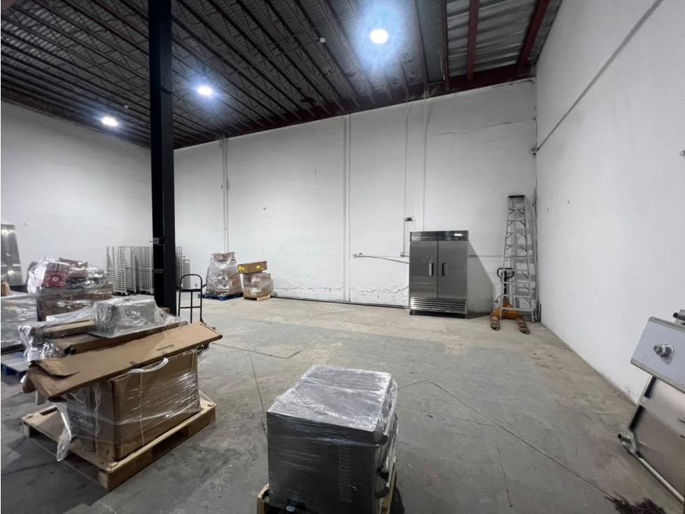 Alquiler de bodega en Costa del este | 800 m2 - 5