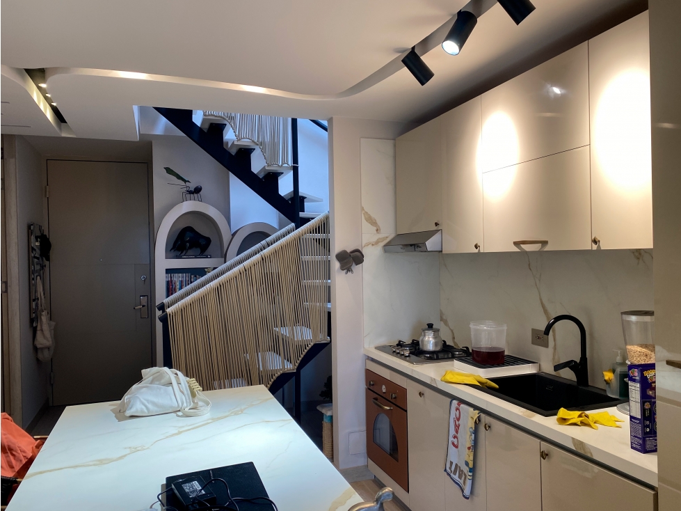 Arriendo apto amoblado duplex con terraza Chico Navarra