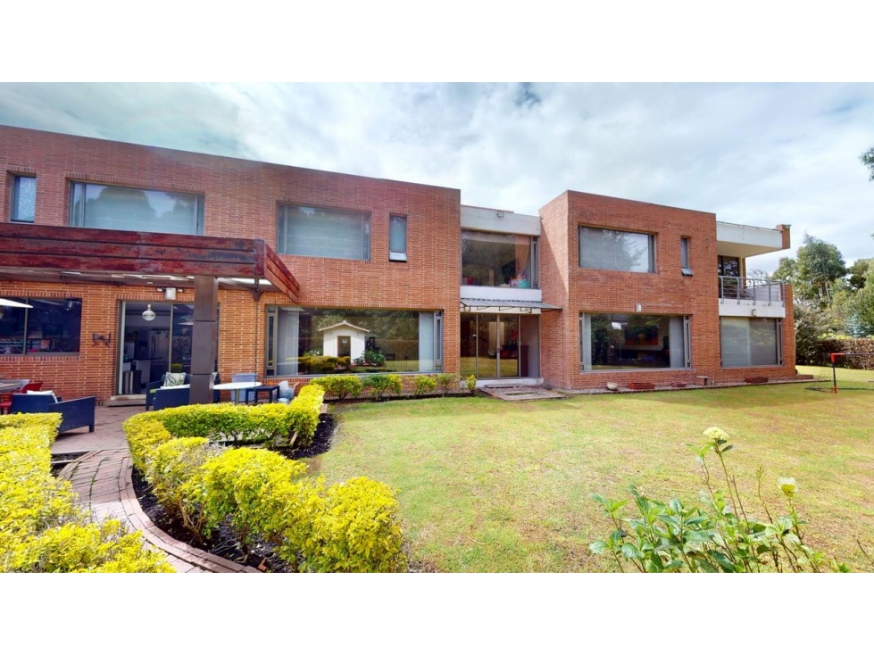 Vendo casa en San Sebastian Guaymaral + 493 m2 + 5 hab + terraza